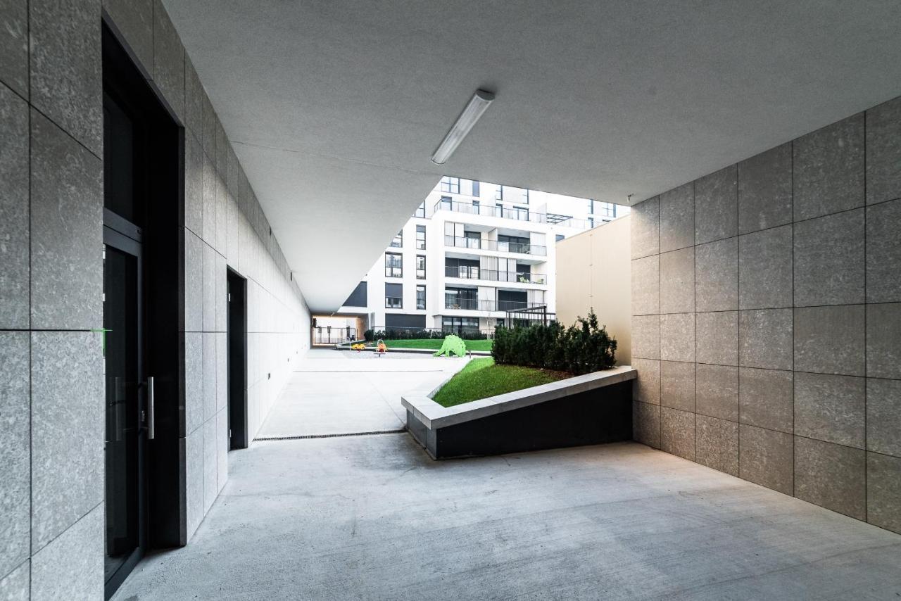 Appartement Monochrome Urban Hoodie Ljubljana